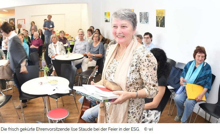 Ilse Staude erhält Ehrenmitgliedschaft